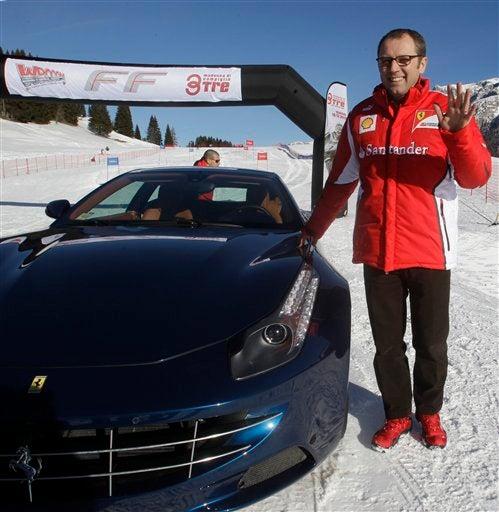 El director deportivo de Ferrari, el italiano Stefano Domenicali anunció el próximo estreno del automóvil.  FOTO: AP