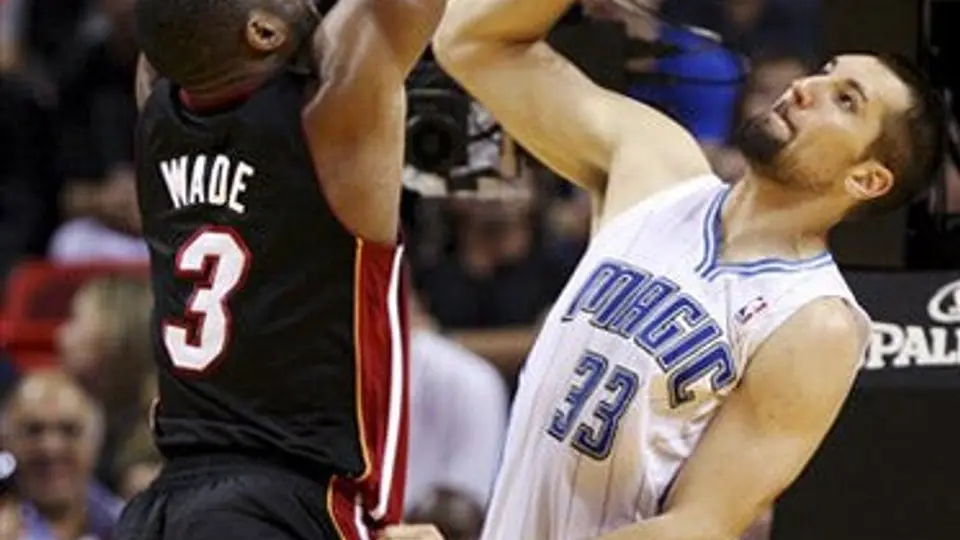 Heat se impone al Magic en casa