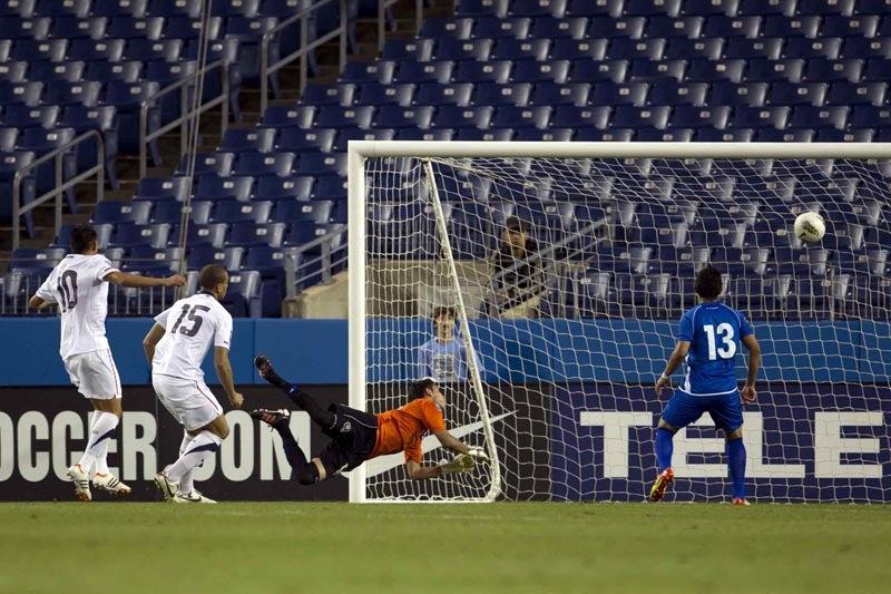 Ni un minuto y Estados Unidos ya estaba adelante de El Salvador. FOTO: MEXSPORT