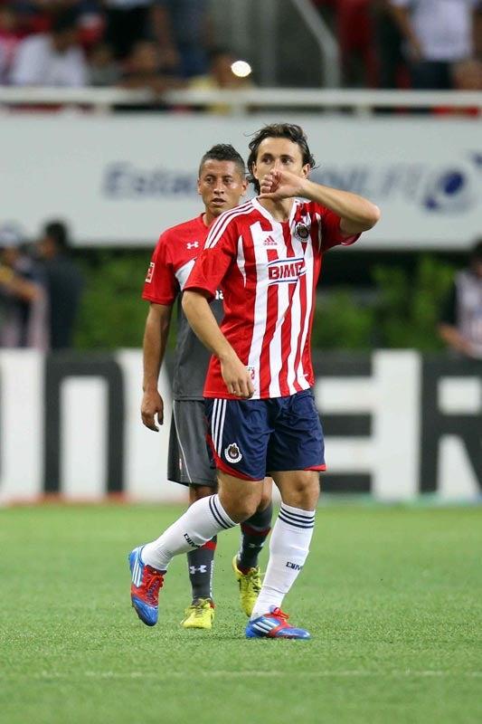 Chivas se impone al Toluca con goles de Arellano y Reynoso. FOTO: MEXSPORT