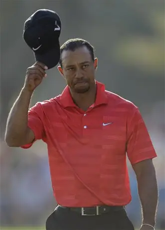 Woods deja escapar Abu Dhabi en la última ronda