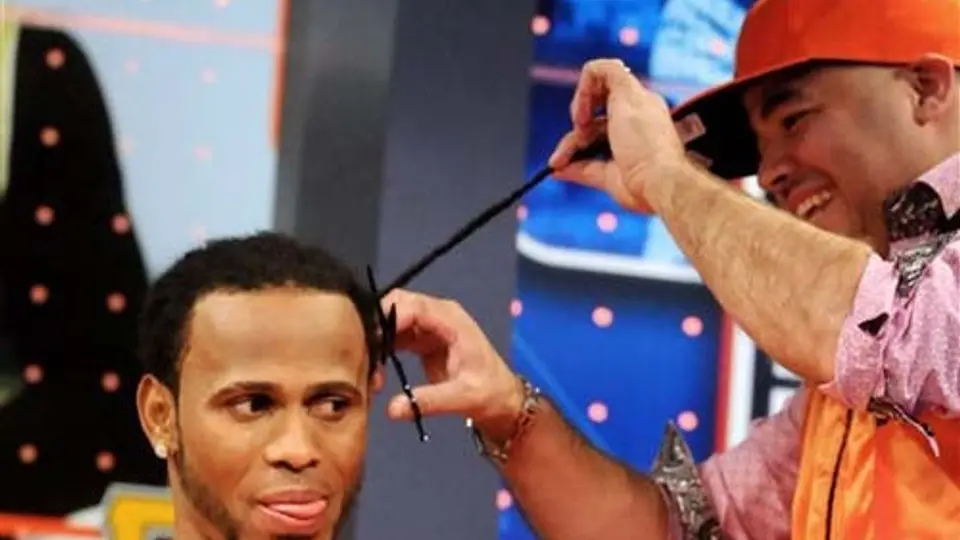 Cabello de José Reyes subastado en 10 mil 200 dólares