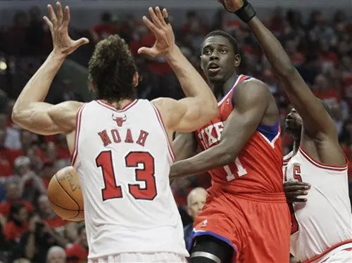76ers vencen a Bulls e igualan la serie