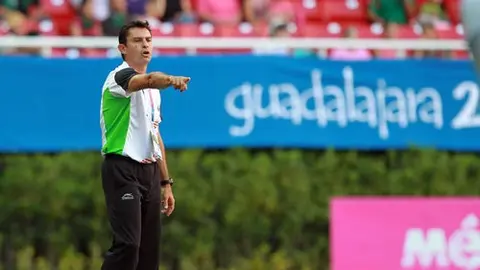 Medina deja al Tri femenil y es el nuevo gerente deportivo de Pumas