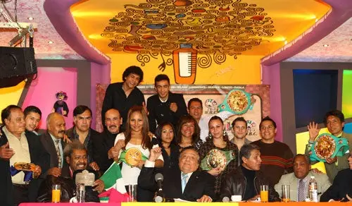 Sulaimán celebra 49 años del CMB
