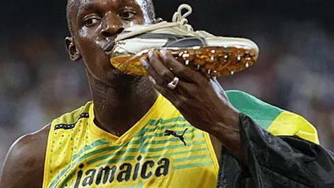 Bolt deja a su novia para evitar distracciones
