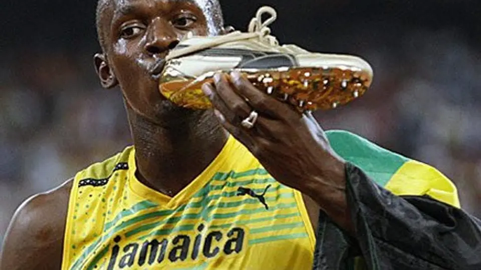 Bolt deja a su novia para evitar distracciones