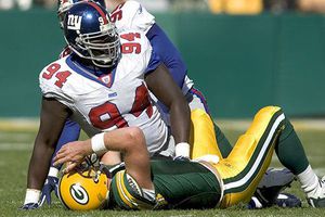 Arrestan a 3 ex jugadores de NFL por fraude