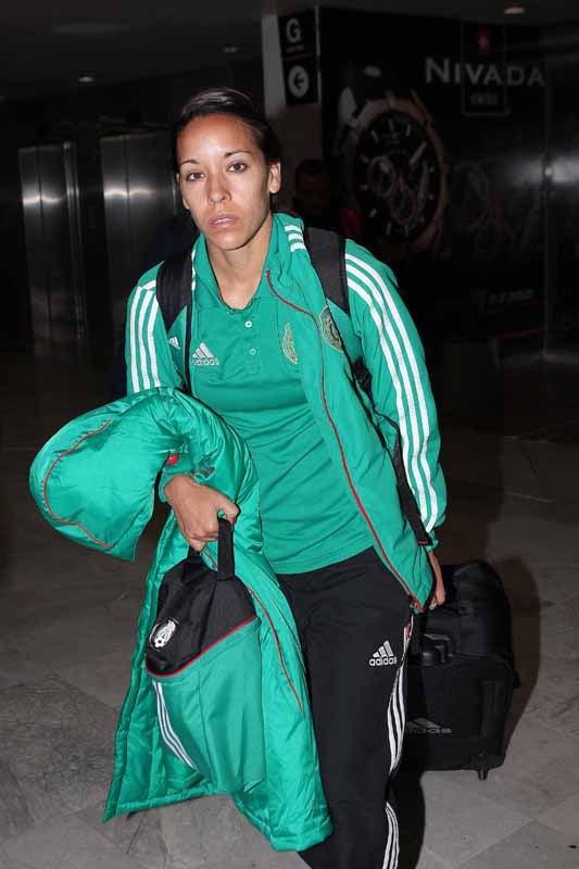 Las seleccionadas partieron del Aeropuerto Internacional de la Ciudad de México.  FOTO: CHRISTIAN FAUBE