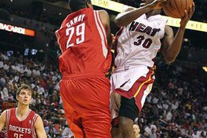 Heat vence a Rockets y los elimina de la postemporada