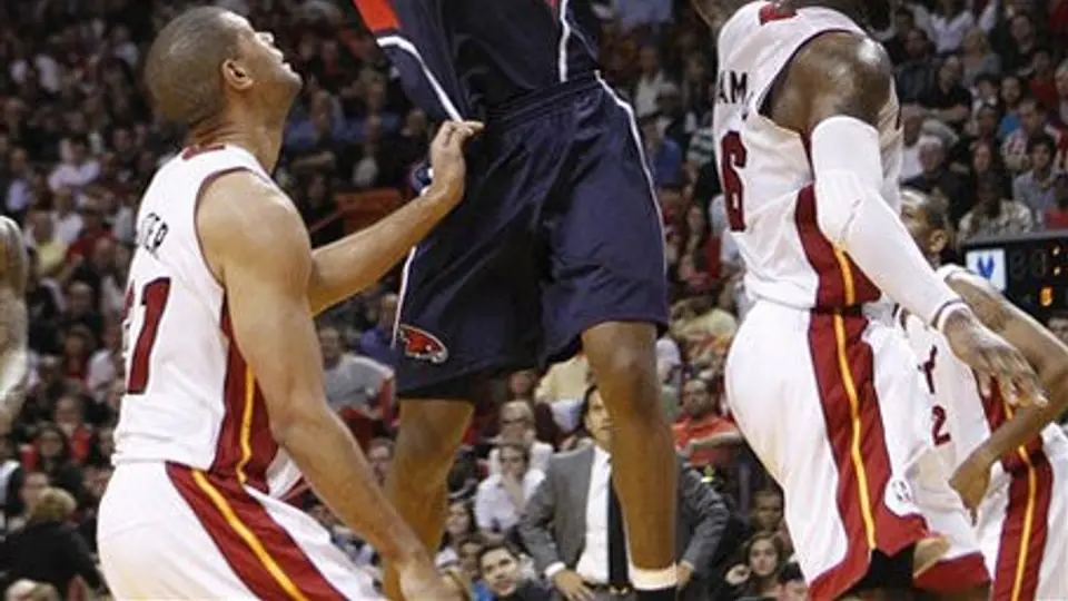 Atlanta vence 100-92 a Miami y le quita el invicto