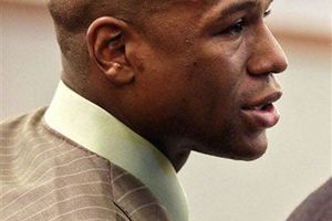 Mayweather evita la cárcel hasta junio
