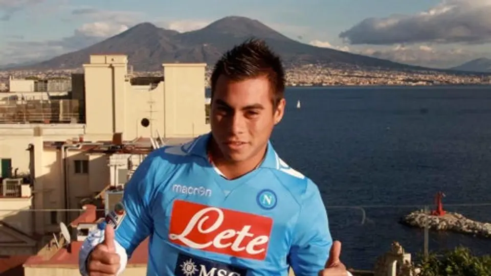 Eduardo Vargas, presentado como nuevo jugador del Napoli
