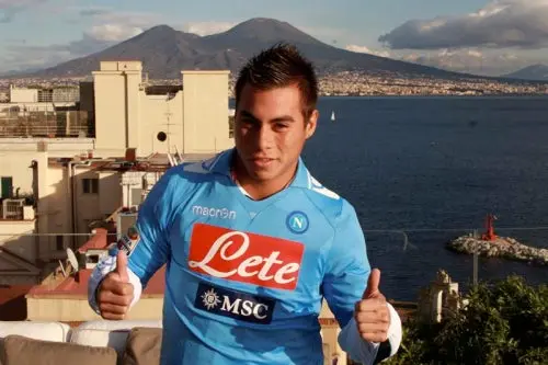 Eduardo Vargas, presentado como nuevo jugador del Napoli