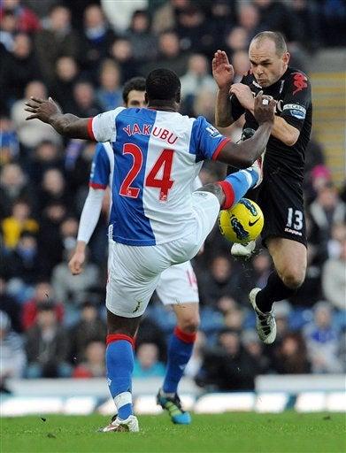 Blackburn pasa sobre el Fulham. FOTO: AP