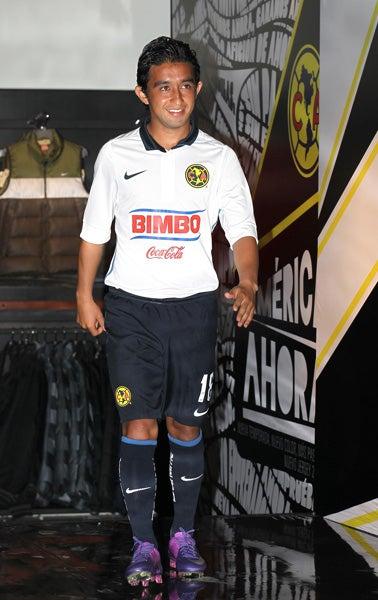 Las Águilas lucirán una playera blanca en algunos partidos del Clausura 2012 (FOTO: MIGUEL PONTÓN)