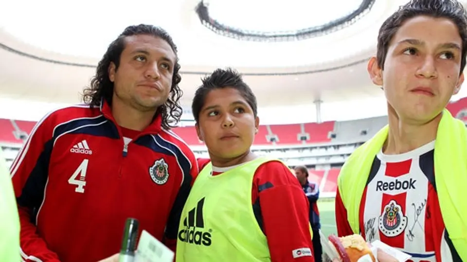 Reynoso admite que Chivas siente vergüenza por el mal paso