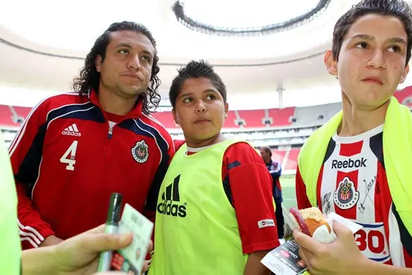 Reynoso admite que Chivas siente vergüenza por el mal paso