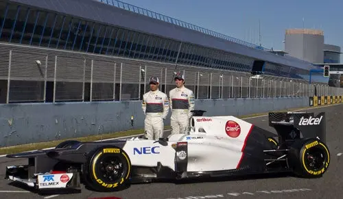 Sergio Pérez busca superar a Kobayashi "en todo"