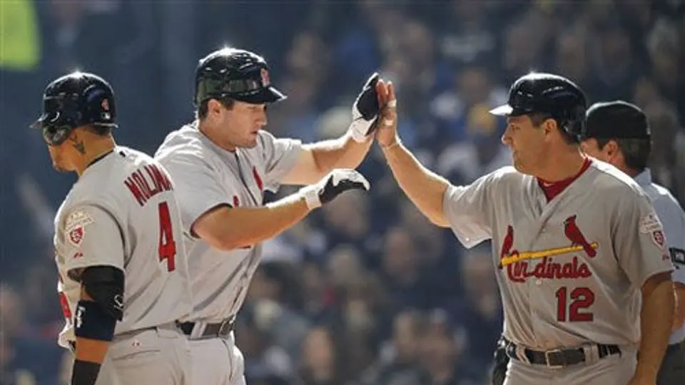 Cardenales se imponen a Rojos