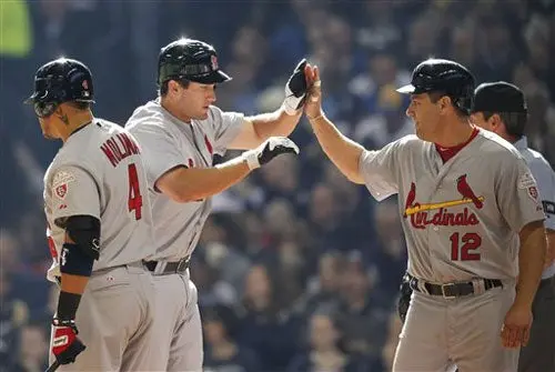 Cardenales se imponen a Rojos