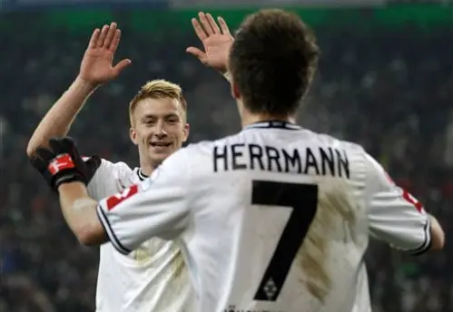 Bayern Munich cae y complica su liderato en Alemania