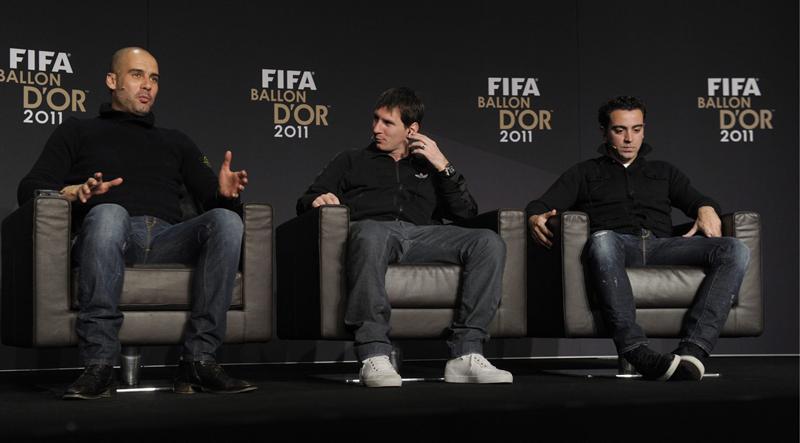 Guardiola, Messi y Xavi en rueda de prensa. FOTO: EFE