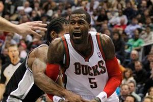 Los Bucks lograron imponerse 106-103 a los Spurs