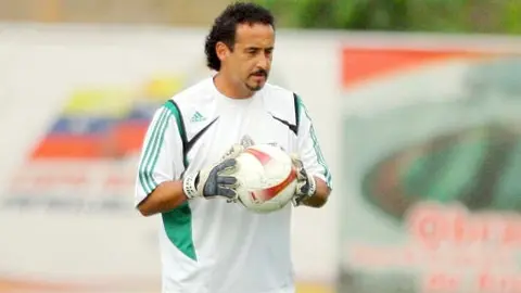 Olaf Heredia seguirá como entrenador de porteros en Chivas