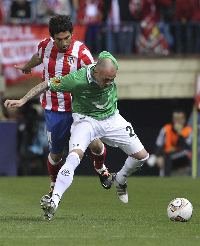 Ambos equipos fueron por la victoria. FOTO: EFE