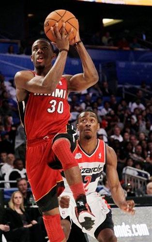 Las jóvenes estrellas se miden en el juego de gala de la NBA (FOTO: AP)