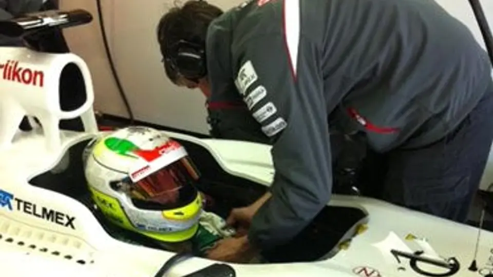 Checo Pérez termina noveno en primera práctica de pretemporada