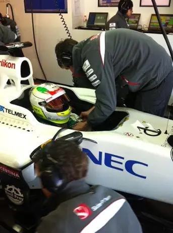 Checo Pérez termina noveno en primera práctica de pretemporada
