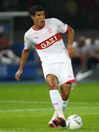 Maza participó en la goleada del Stuttgart 4-0 sobre el Pakhtakor Tashkent
