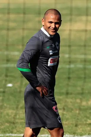 Suazo sigue entrenando en El Cerrito a la espera de un fichaje