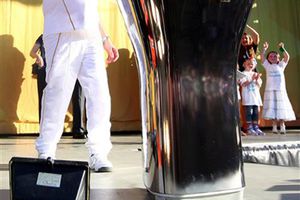 Antorcha Olímpica continúa en Gales