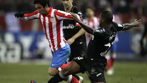 Valencia sigue tercero, a pesar de cinco partidos sin ganar