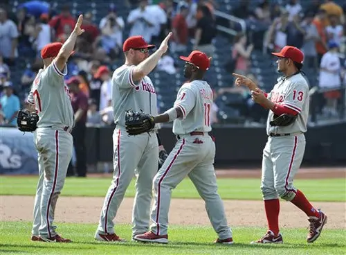 Hamels saca adelante a Filis