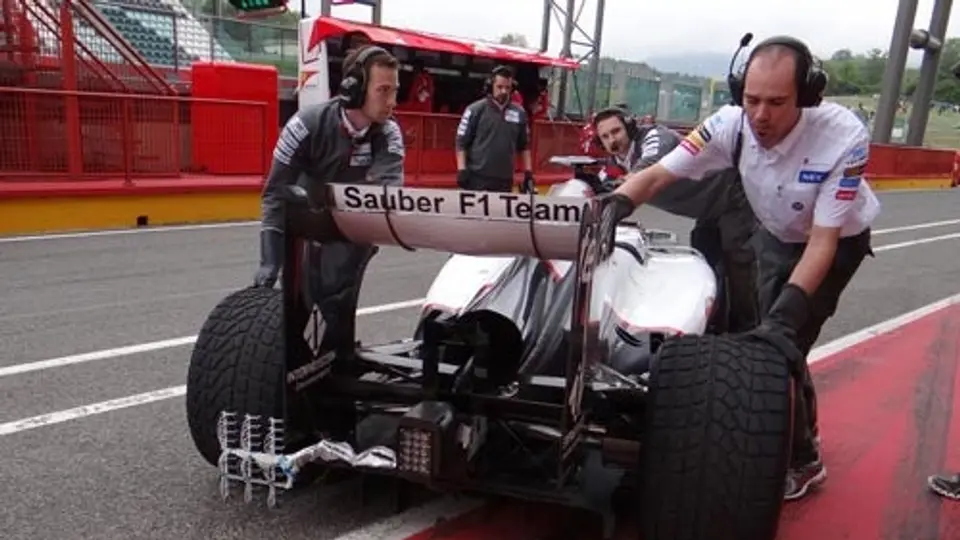 Checo estrena logo de Chelsea en Mugello