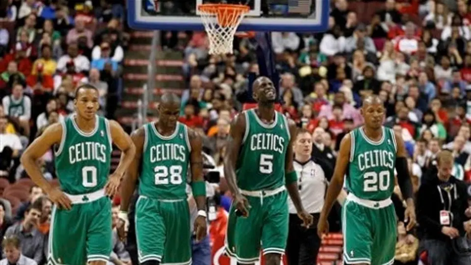Filadelfia humilla 103-71 a Boston
