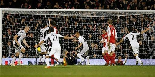 Steve Sidwell, tras el tanto al Arsenal. FOTO: AP