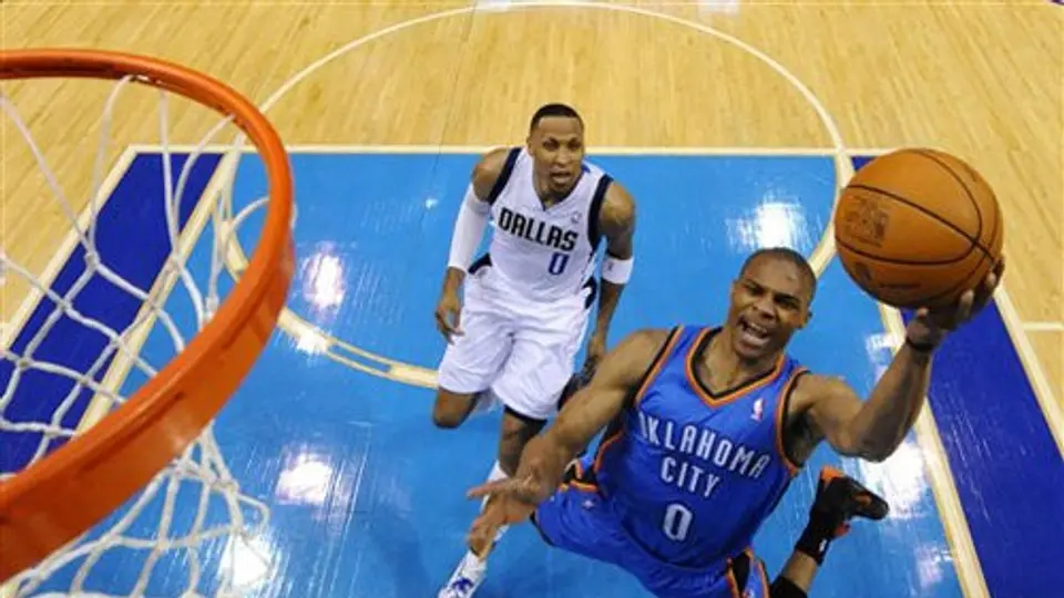 Thunder, a un juego de eliminar a Mavericks
