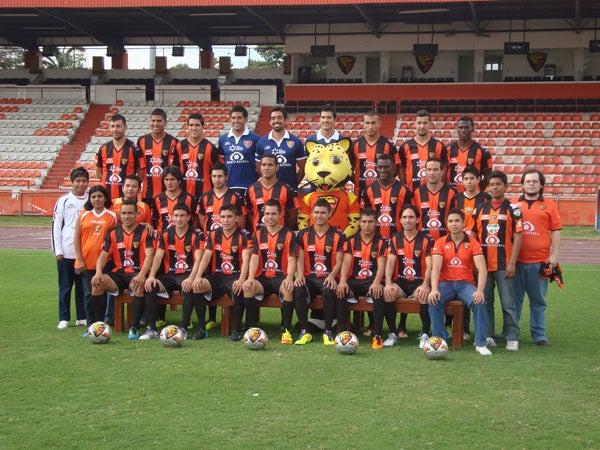 La escuadra felina posó para la foto oficial del Clausura 2012. FOTO: CLUB JAGUARES