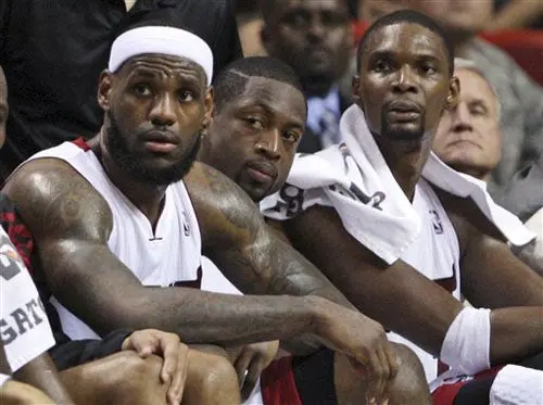 Wade se lesiona en la derrota del Heat