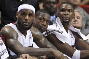 Wade se lesiona en la derrota del Heat