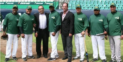 Pericos presentan a su staff internacional
