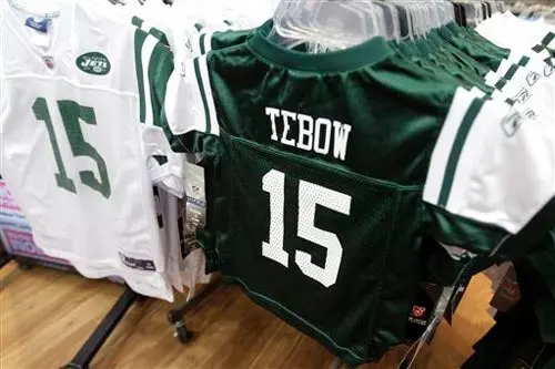 Tebow provoca demandas entre marcas deportivas