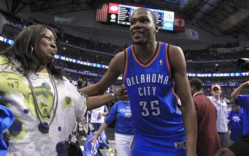 Thunder barre la serie ante Mavericks