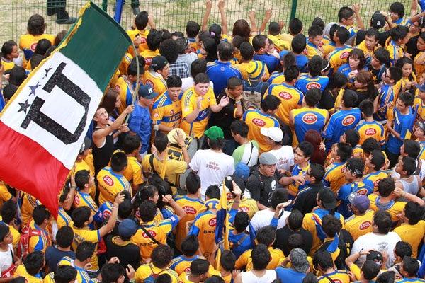 Los seguidores de la UANL no paraban de gritar. FOTO: JOEL BRAVO
