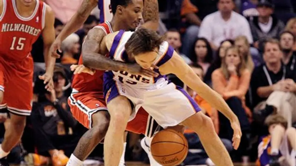 Phoenix superó 109-93 a Bucks